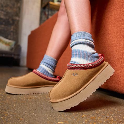 Womens UGG® Tazz Platform Clog - Chestnut | Journeys