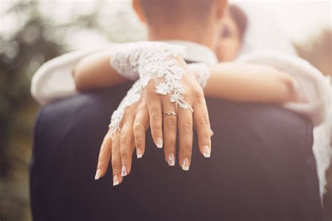 Svatební rukavičky - zvyšte eleganci svých rukou