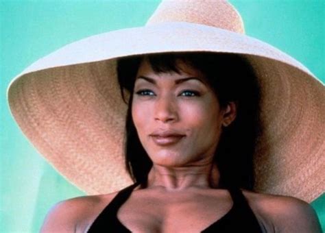 Angela Bassett in HOW STELLA GOT HER GROOVE BACK 1998 Angela Bassett, Good Energy, Groove ...