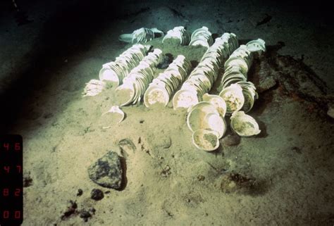 27 Haunting Photos of the Wreck of the Titanic When It Was First ...