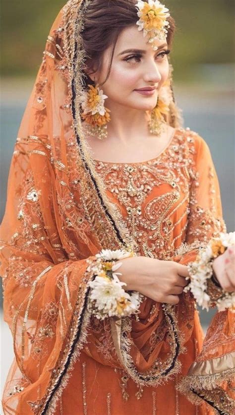 Pakistani Mehndi Decor, Pakistani Bridal Lehenga, Asian Wedding Dress Pakistani, Pakistani Fancy ...