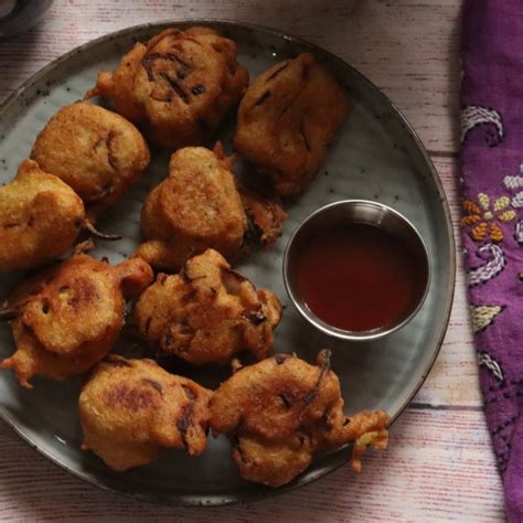 Dal Vada - White Lentil and Onion Fritters