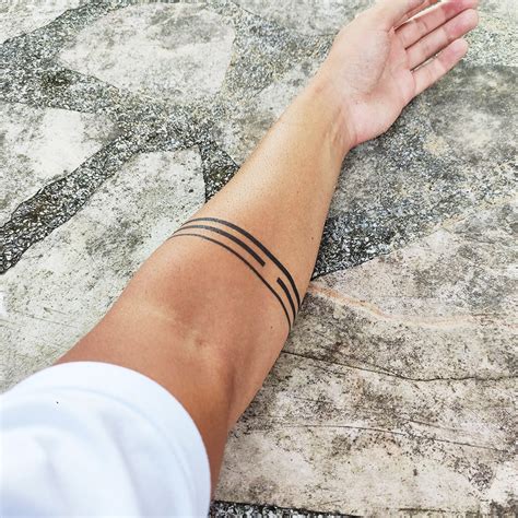 Minimalist Armband Tattoo – TattooIcon