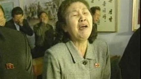 Distraught North Koreans cry over Kim Jong-il's death - BBC News