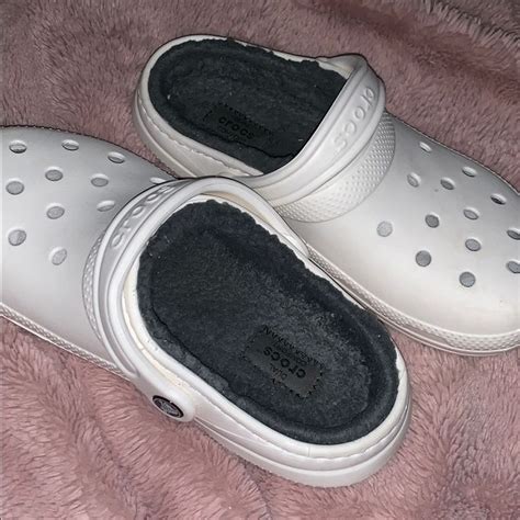 white crocs w/ fur size 7 | White crocs, Crocs with fur, Women men shoes