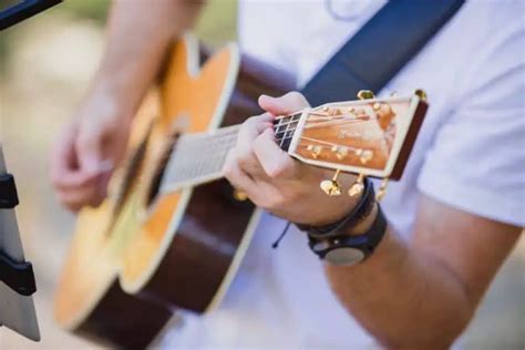 Best Acoustic Guitar Wedding Songs | KaitlinCooper.com