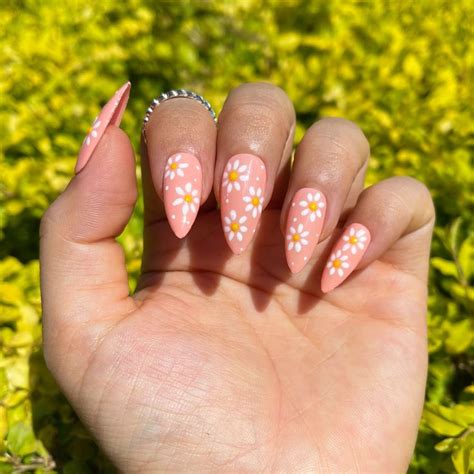 Daisy Flower Peach Press on Nails Hand Painted Luxury - Etsy | Daisy nails, Peach nails, Glue on ...