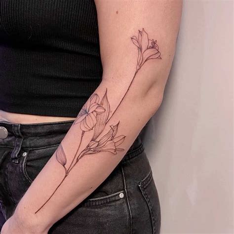 15 Alstroemeria Tattoo Ideas in 2021-Meanings,Designs,And More in 2023 | Tattoos, Flower tattoo ...