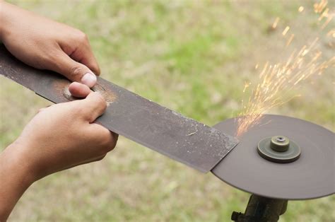 How to Sharpen Lawn Mower Blades