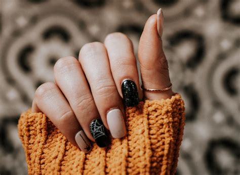 TikTok-inspired Halloween nail art ideas to nail spooky season