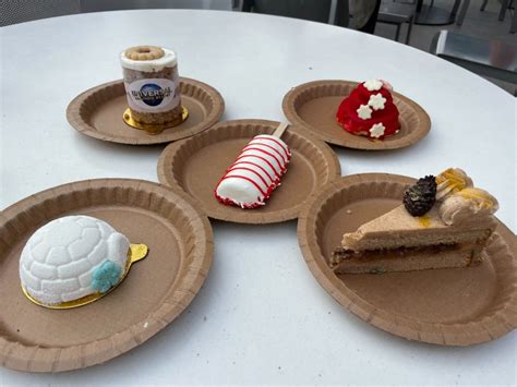 REVIEW: Today Cafe Serves Holiday Desserts at Universal Studios Florida ...