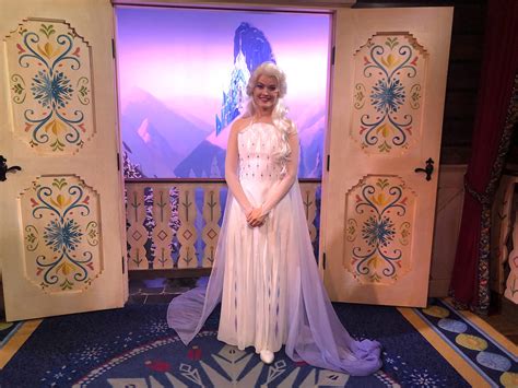 PHOTOS, VIDEO: Anna and Elsa Debut New "Frozen 2" Costumes at EPCOT’s Royal Sommerhus Meet ...