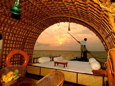 10 Best Luxury Houseboats In Kerala: Cruise In Style! – Iris Holidays