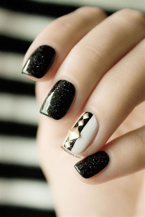 Transit Lounge Black and White Nails: Sydney - Abu Dhabi | Studded ...