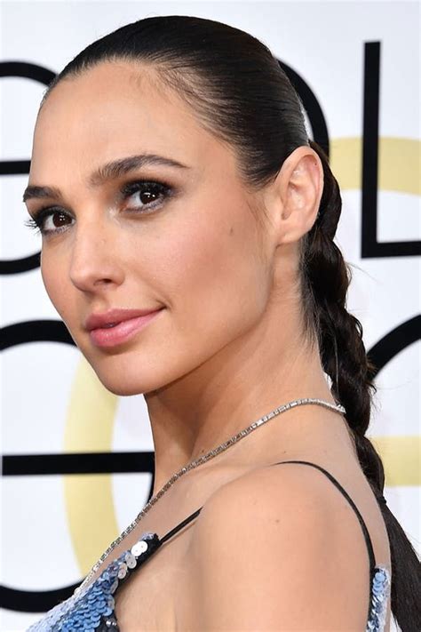 7 Makeup Tips We Learned from Gal Gadot (aka Wonder Woman) via @PureWow | Gal gardot, Gal gadot ...