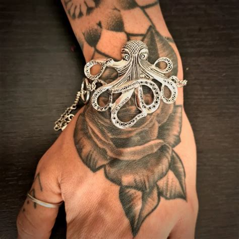 Silver Kraken Bracelet - Media Chomp