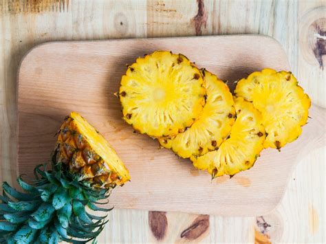 7 science-backed benefits of pineapple, according to dietitians