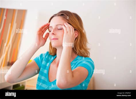 WOMAN WITH HEADACHE Stock Photo - Alamy