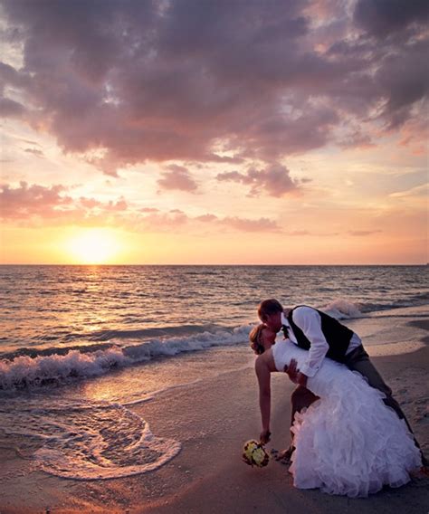 Sunset Beach Wedding / The Sunset Ceremony In This Aleenta Resort Wedding Is What Dreams Are ...