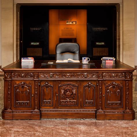 Resolute Desk Replica – National Archives Store