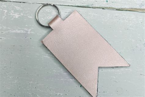 DIY Leather Keychain with a Cricut - Semigloss Design