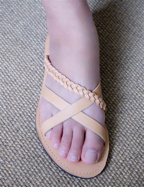 Vegetable tanned leather sandal | Sandalias bonitas, Zapatillas de ...