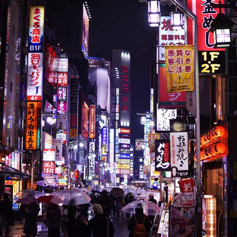 Shinjuku at kabukicho, Yanwar [CO] : r/japanpics