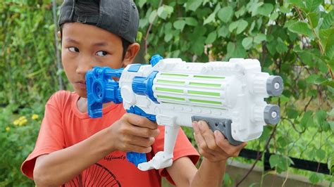 NERF GUN WATER BATTLE SHOT - YouTube