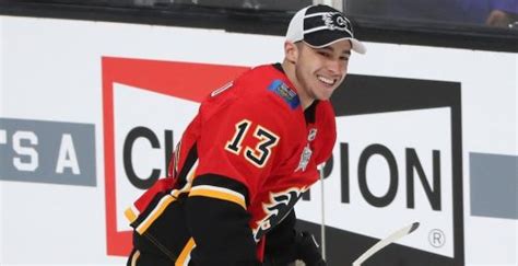 Gaudreau's trade deadline pee break had Flames fans freaking out | Offside