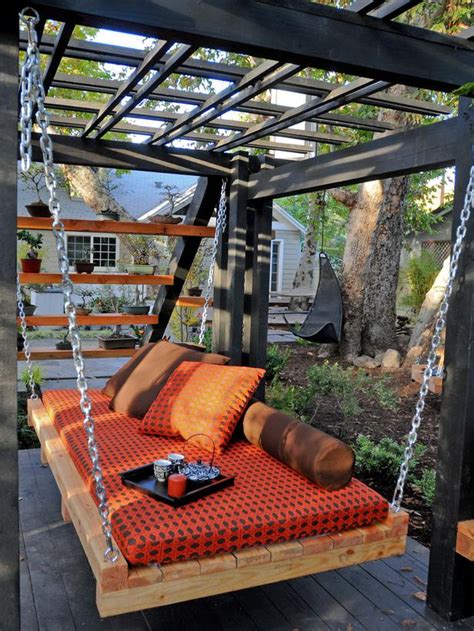 California Livin Home: Siesta Sunday - Outdoor Oasis - Dreamy Daybeds