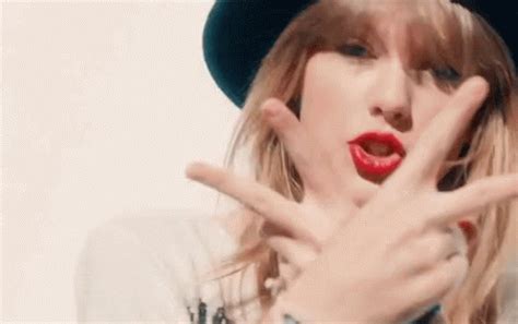 Taylor Swift 22 GIF - Taylor Swift 22 Lyrics - Discover & Share GIFs
