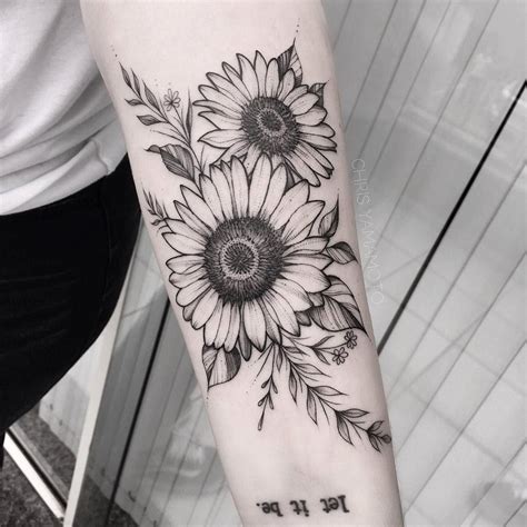 Bonitos diseños de tatuajes de girasoles para mujeres