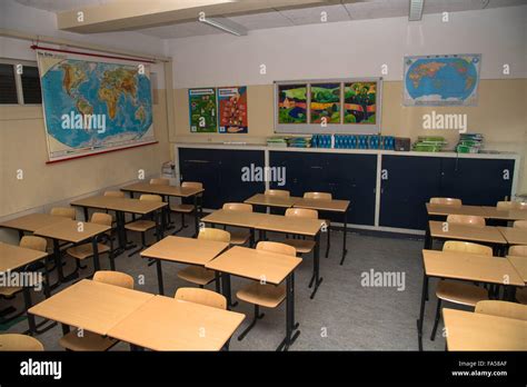 empty geography classroom at highschool in holland Stock Photo - Alamy