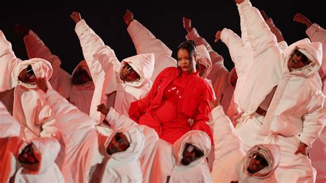 Social media reacts to Rihanna's Super Bowl 2023 halftime show - 6abc ...