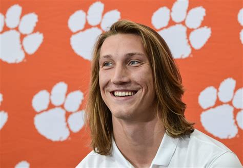 Trevor Lawrence Hair Color : Clemson S Trevor Lawrence Flaunts Glorious ...