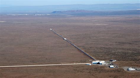 Explaining LIGO: detecting colliding black holes and gravitational ...