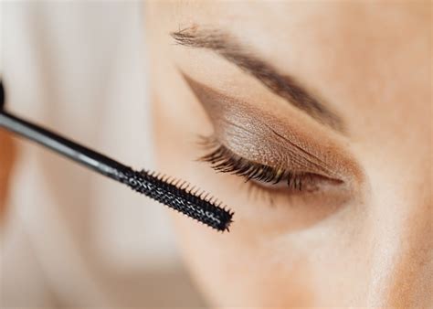 How to remove waterproof mascara - Women's Corner