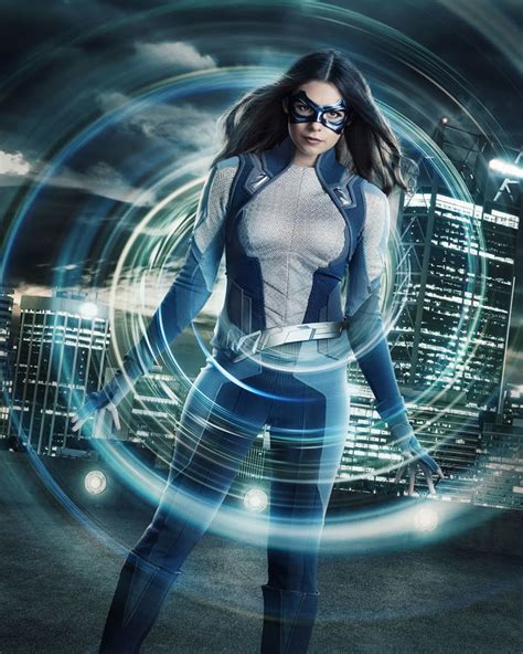 Nicole Maines as Dreamer on The CW's Supergirl Photos | POPSUGAR Entertainment