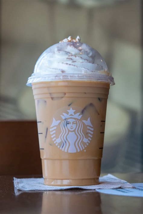 What's in a Starbucks Iced Pumpkin Spice Latte (Including Caffeine ...