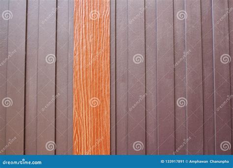 Pared de madera moderna imagen de archivo. Imagen de fondo - 133917891