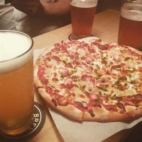 Beer & Pizza Pairing Guide: How To Choose The Right Drink | Pequod's Pizza