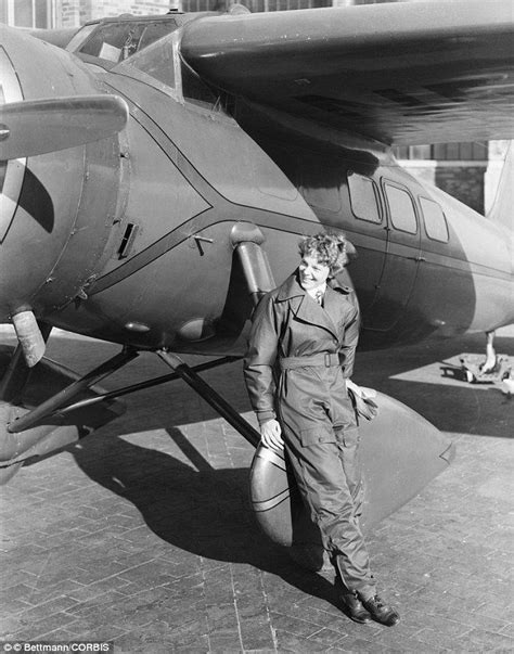 What a woman! Amelia Earhart with her Lockheed Vega 5B | Amelia earhart ...