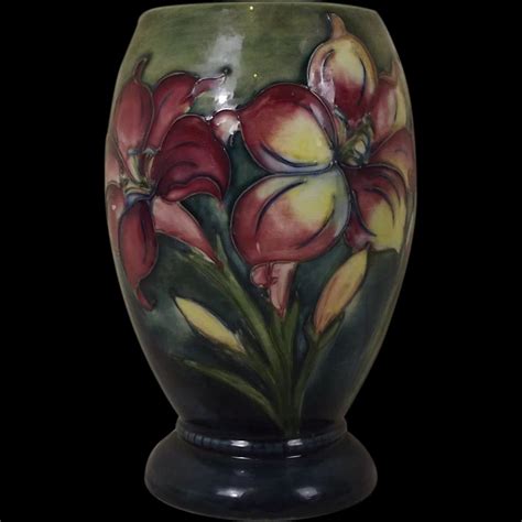 Moorcroft Clematis Pattern Pottery Vase – Signed – Late Queen Mary ...