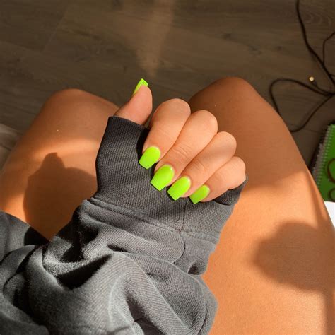 Neon green acrylic coffin nails – Artofit