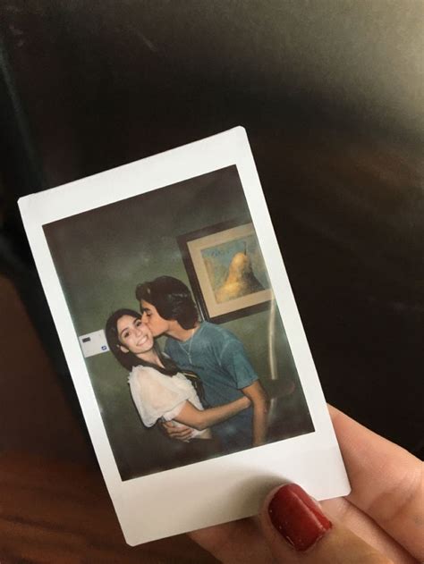 Polaroid Picture Pose | Poloroid pictures, Polaroid pictures ...