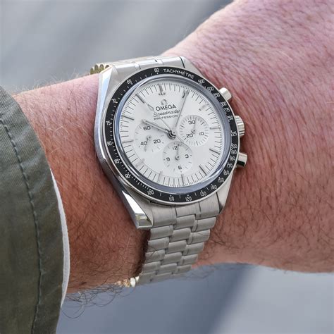 Omega Speedmaster Moonwatch Professional Canopus Gold Hands-On