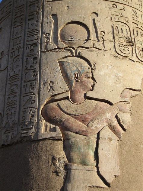 Hiéroglyphes & reliefs du Temple de Sobek & Haroëris à Kôm Ombo. Ancient Egypt, Ancient History ...