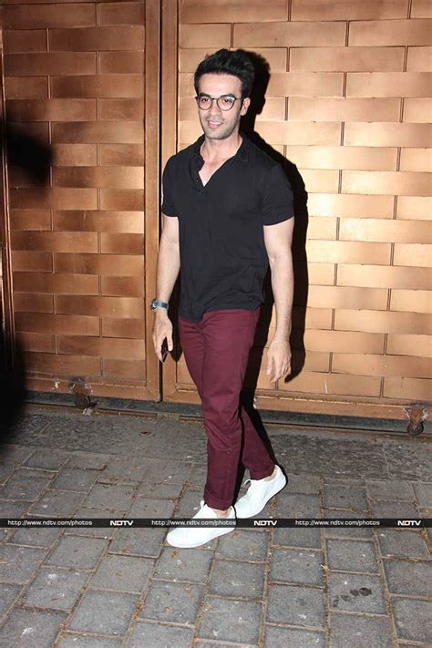 Shah Rukh Khan Attends Yet Another Birthday Party