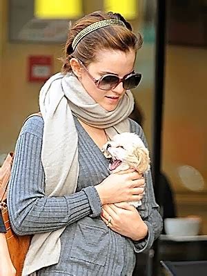 petfashionUSA.blogspot.com: emma watson with pet