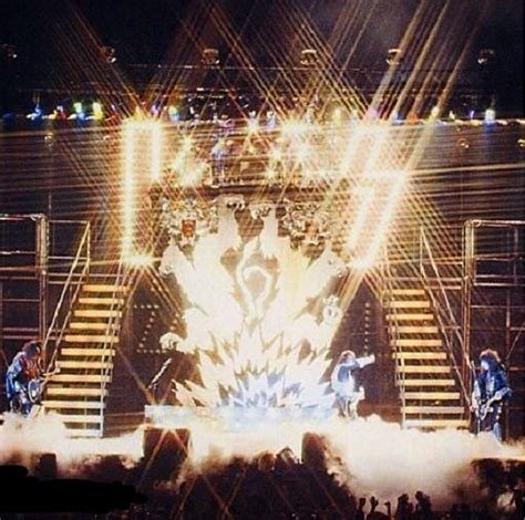 Kiss Group, Kiss Concert, Concert Stage Design, Kiss Members, Peter ...